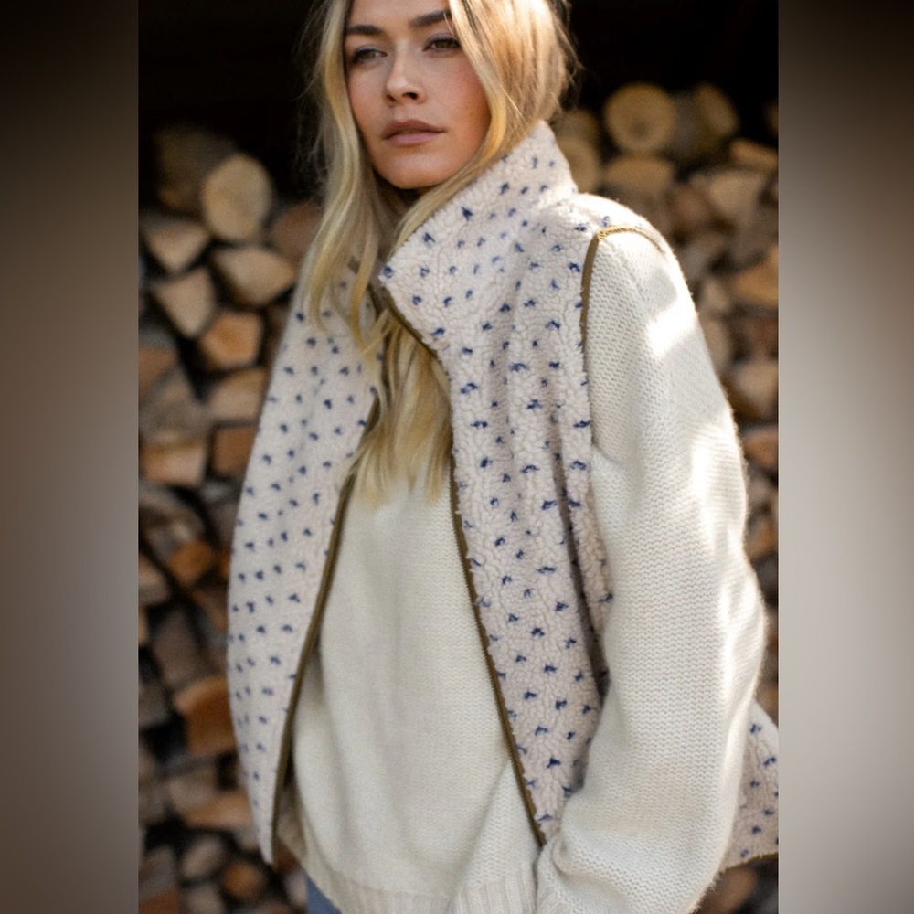 Marea ivory and blue Sherpa vest - Picture 3 of 6